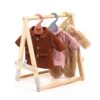 DJECO Poppenkledingrek + Hangers 3 Jr+ 2 DJECO Poppenkledingrek + Hangers 3 Jr+ -HoutenDier Winkel DJECOpoppenkledingrekDJ07861b